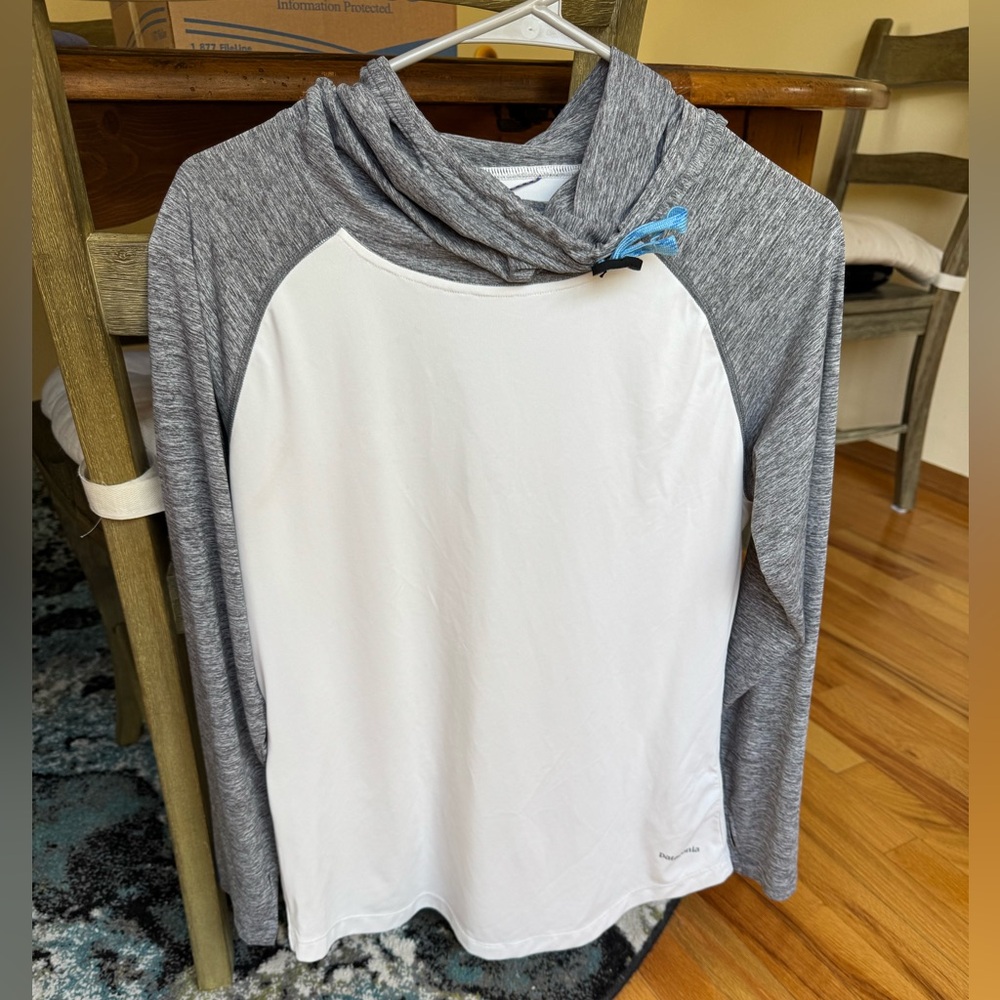 Patagonia sun hoody - women’s size M